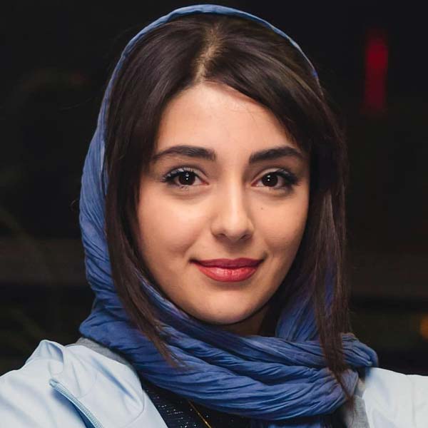 هستی مهدوی با لبخندی زیبا و طیفی از رنگ‌های آبی چه زیبا شده است
