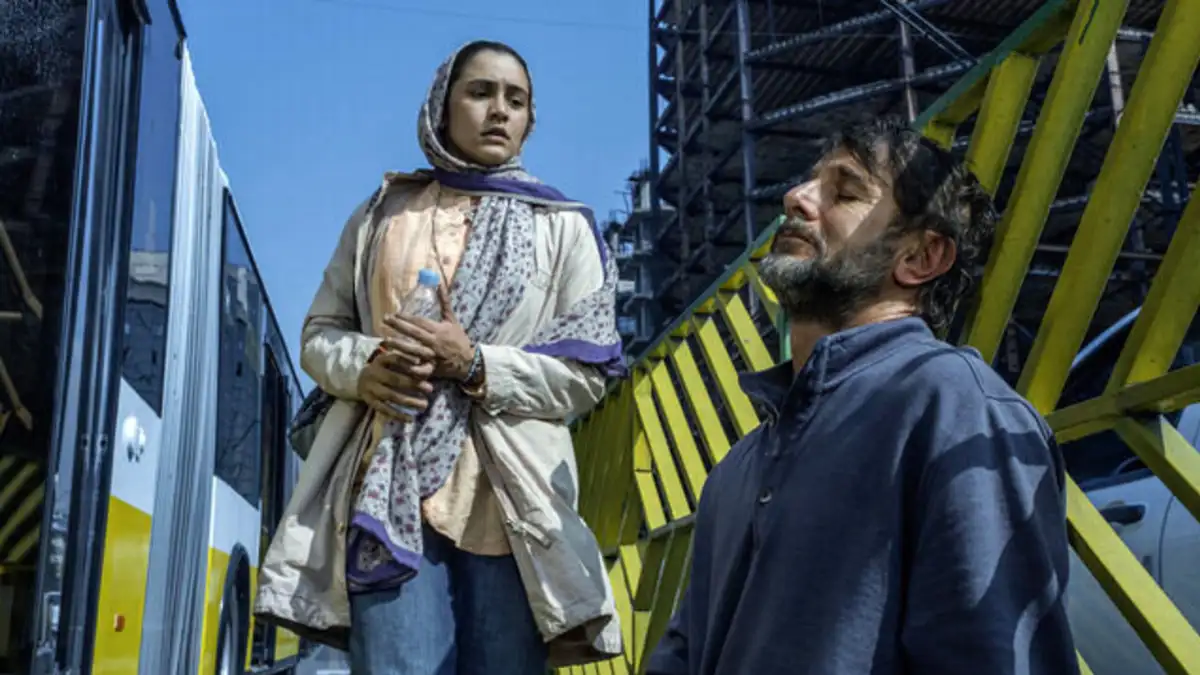 خبر روز | رونمایی از پوستر بهترین فیلم جشنواره فجر زیبا صدایم کن 1 رونمایی از پوستر بهترین فیلم جشنواره فجر زیبا صدایم کن