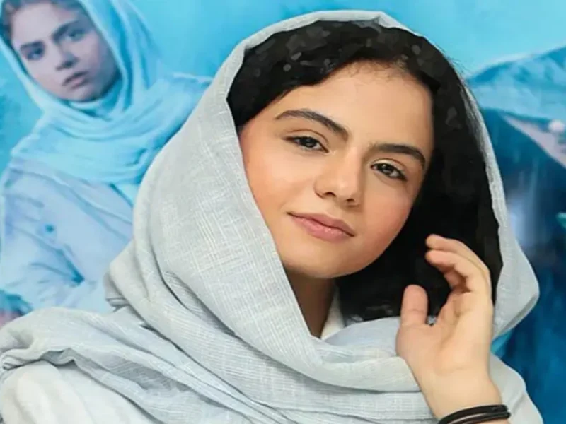 عکس جدید از استایل متفاوت "سارا حاتمی" با کلاهی پشمی