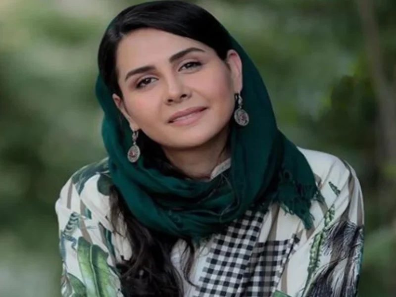 سارا والیانی بازیگر سریال گیلدخت به همراه همسر و پسر نوجوانش