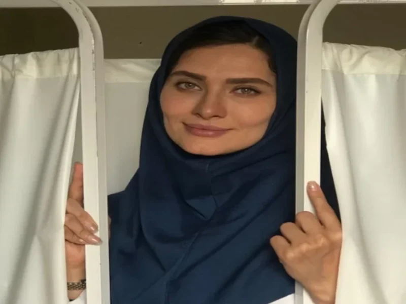 تغییر چهره و استایل ساناز سعیدی در اکران خصوصی فیلم آواز باد