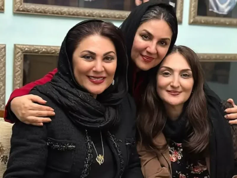 عکس جذاب ستاره و لاله اسکندری در کنار مادر و خواهرشان به مناسبت روز مادر