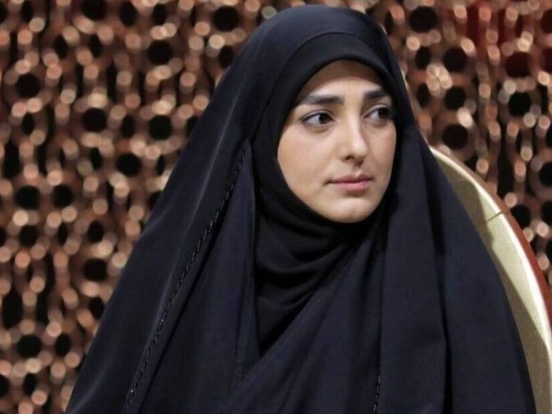 خانم مجری و چهار پسرش+عکس