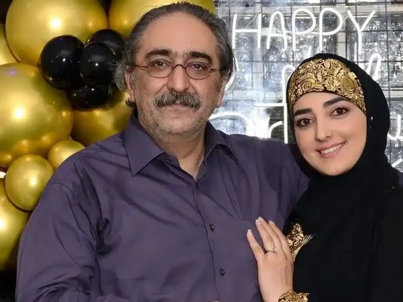 خبر روز | عکس تلخ خانم مجری ایرانی روی پلههای پزشکی قانونی برای درخواست طلاق عکس تلخ خانم مجری ایرانی روی پلههای پزشکی قانونی برای درخواست طلاق