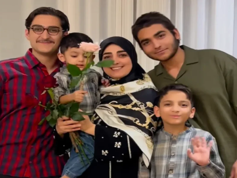 عکس دیده نشده «ستاره سادات قطبی» در کنار چهار پسرش روز مادر