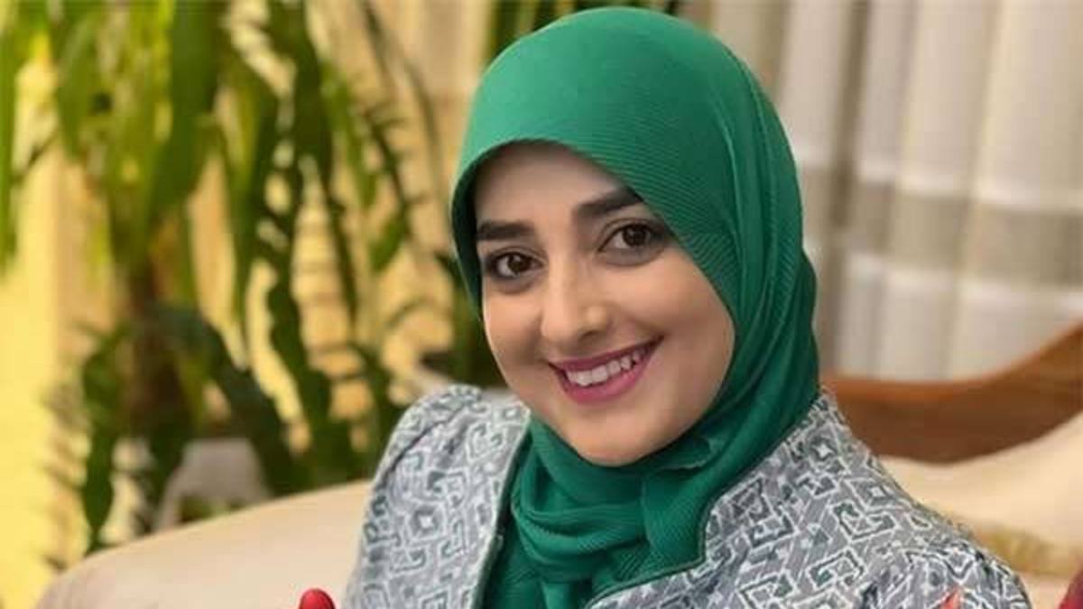 جذابیت خاص ستاره سادات قطبی قیافه دهه شصتی که هنوز در دنیای مد روز طرفدار دارد