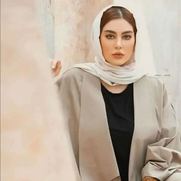 تصویر روز | سحر قریشی در داخل ماشین لوکسش سحر 14 edited 2