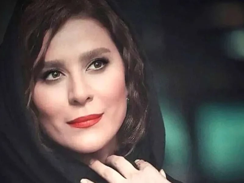 سلفی دیدنی در ماشینی جذاب و تغییر چهره خانم بازیگر سحر دولتشاهی