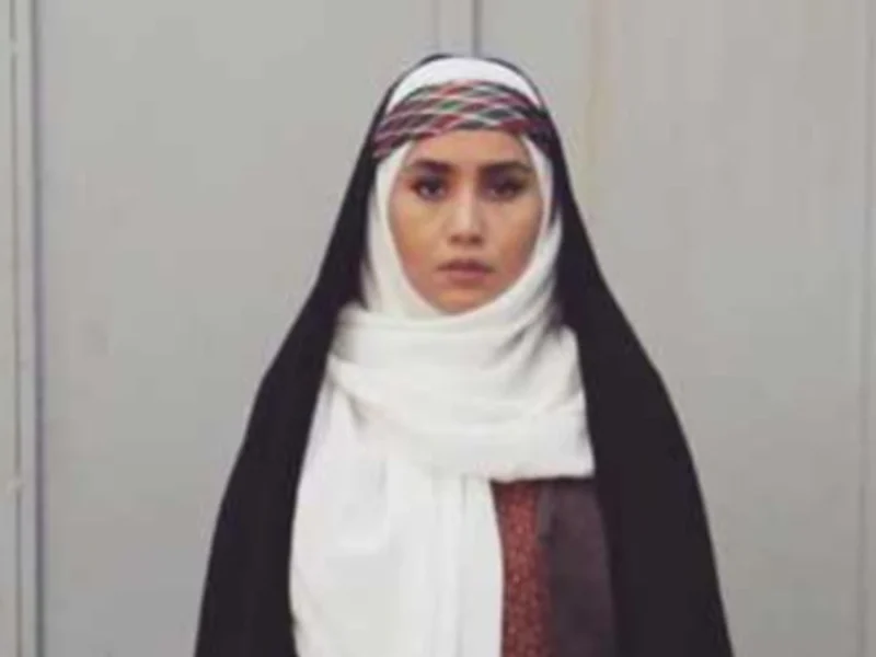 تیپ جذاب عطیه نامزد قاسم سریال بچه مهندس 4 در حال اسب سواری