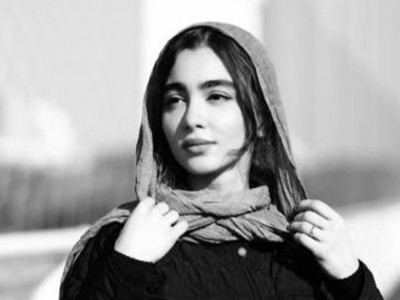 قاب دو نفره نیکا و عمو ارسطور در پشت صحنه سریال پایتخت