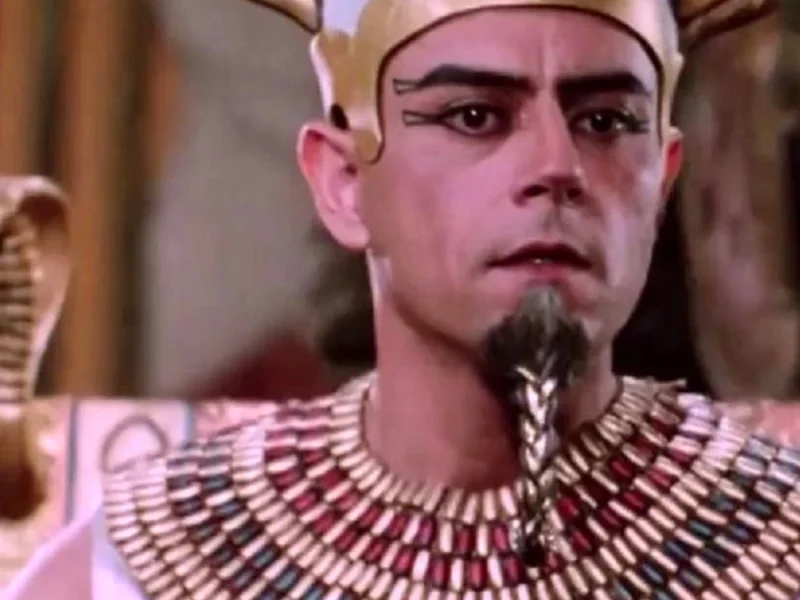 در ادامه تصویری دیده نشده از رحیم نوروزی بازیگر نقش آخناتون در سریال یوسف پیامبر را در یک عسل فروشی در اردبیل و در سال 98 خواهید دید.