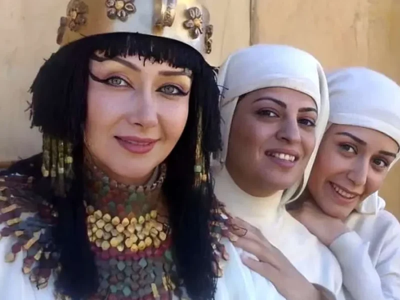 تصویر روز | «زلیخا، بنیامین و بانو تی» در مراسم تقدیر از سریال یوسف پیامبر؛ سال ۸۸ «زلیخا، بنیامین و بانو تی» در مراسم تقدیر از سریال یوسف پیامبر؛ سال ۸۸