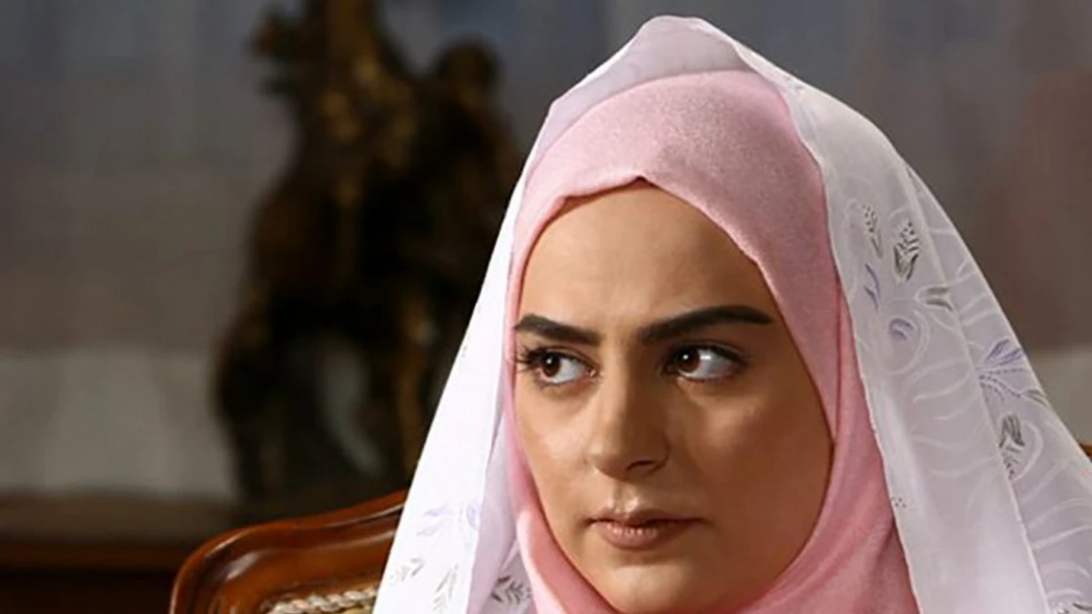 سمانه پاکدل «مهتاب» سریال دلنوازان در 37 سالگی