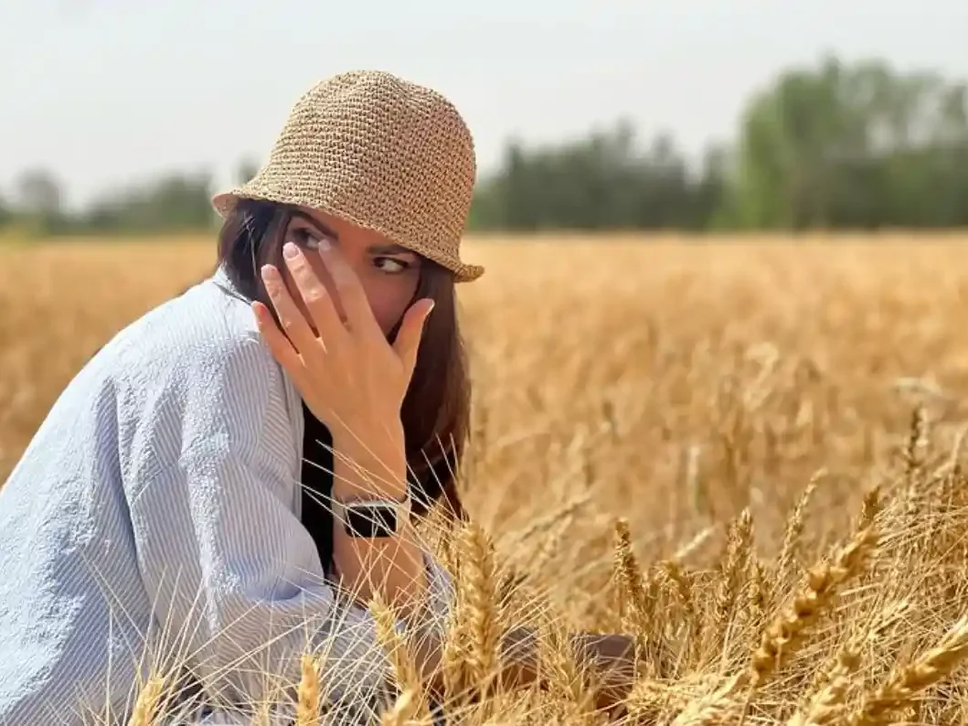 خبر روز | استایل و چهره «ناهید» سریال دلنوازان در مزرعه گندم سمیرا 7 edited