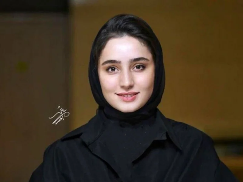 تصویر روز | عکسهای جذاب سها نیاستی بازیگر «زن و بچه» در پاریس و مقابل برج ایفل عکسهای جذاب سها نیاستی بازیگر «زن و بچه» در پاریس و مقابل برج ایفل