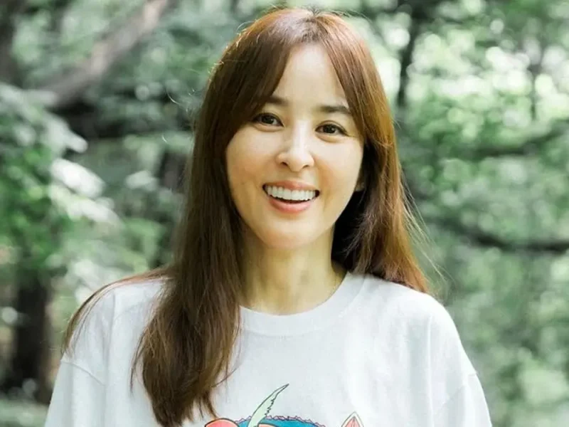 خبر روز | عکس جدید «سوسانو» در 44 سالگی در کنار کافه سیار یکی از هوادارانش عکس جدید «سوسانو» در 44 سالگی در کنار کافه سیار یکی از هوادارانش