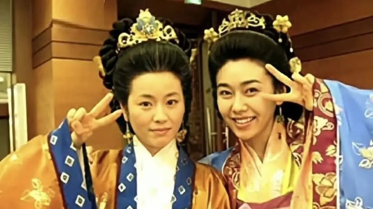 عکس «سولان، زن تسو» بعد از 19 سال در حال آشپزی در خانه‌اش