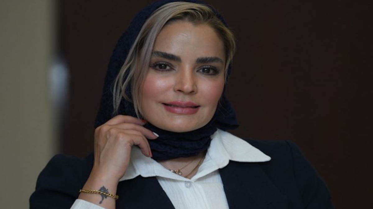 کافه گردی سپیده خداوردی با کت زرد جذابش