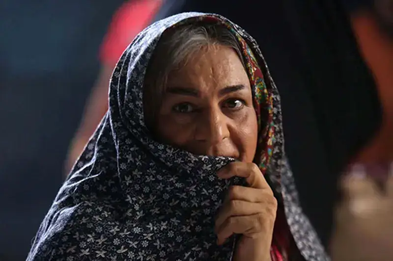 تصاویر جدید منتشر شده از سیاوش چراغیپور در نقش یک زن با چادر گل گلی سیاوشچراغیپور