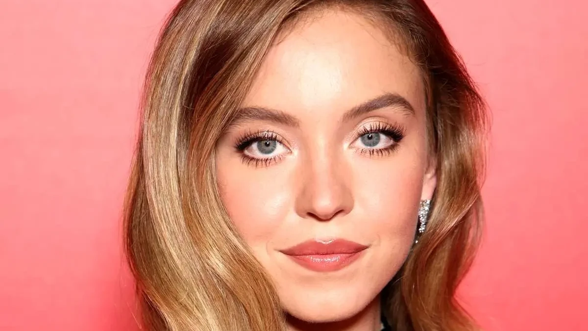 خبر روز | حمله تند به سیدنی سوئینی بازیگر زن پرحاشیه: تو یک احمقی! حمله تند به بازیگر زن پرحاشیه: تو یک احمقی!