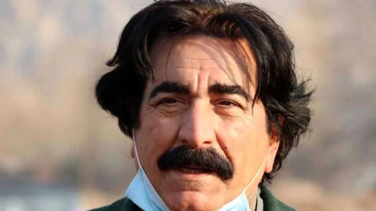 عکس دوران جوانی سیروس میمنت در جبهه