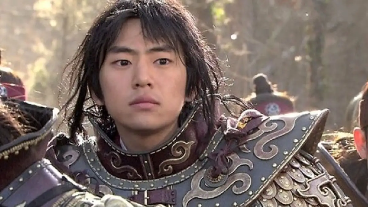 یوری، پسر جومونگ در کنار همسرش در مراسم اکران یک فیلم