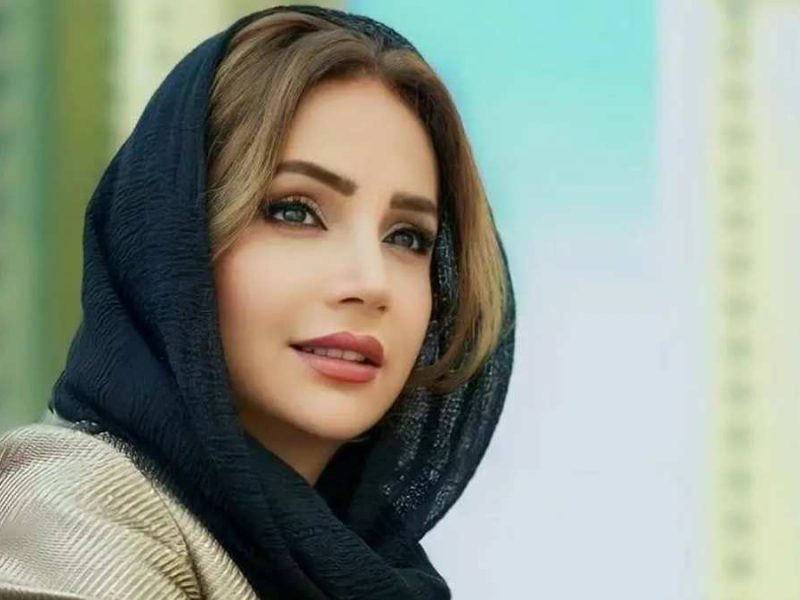 استایل جذاب و عکس‌هایی از «شبنم قلی‌خانی» در نمایشگاهی در دبی