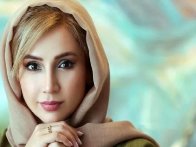 طراوت و زیبایی در خانه شبنم قلی‌خانی با چیدمان گلدان‌های رز و بامبو