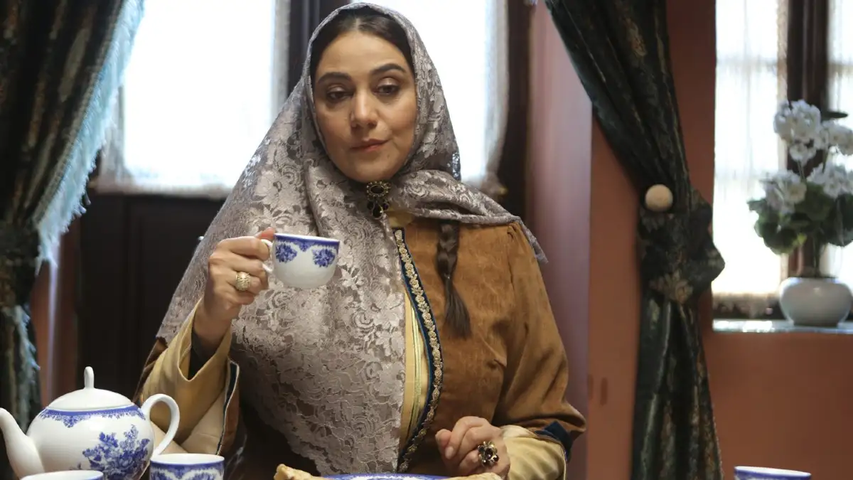 عکس جذاب شبنم مقدمی کودکی خود را در آغوش گرفت
