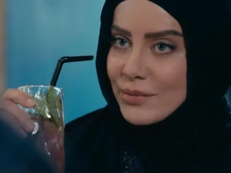 تصویر روز | شراره رخام بازیگر با ژست غیر سینمایی روی ریل قطار شراره رخام بازیگر با ژست غیر سینمایی روی ریل قطار