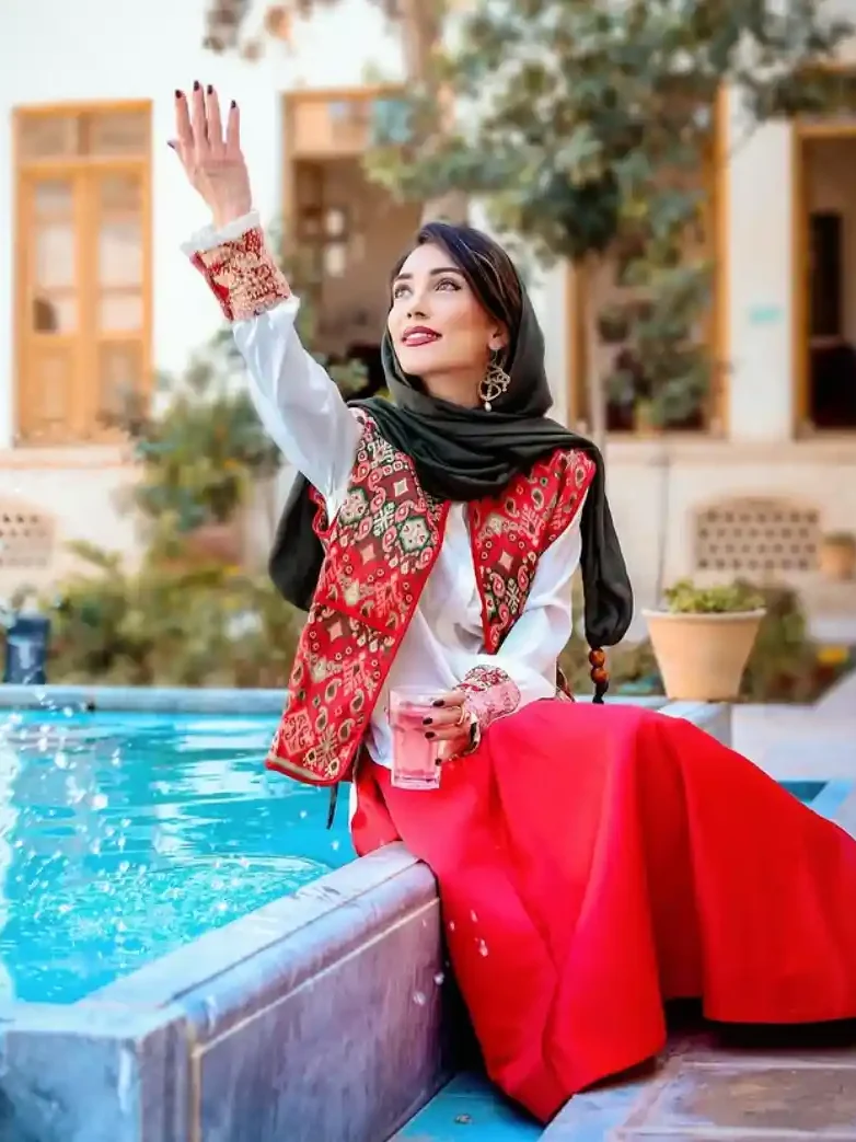 تصویر روز | استایل بهاری و عیدانه «شهرزاد کمال زاده» بازیگر سریال راه طولانی بهار 1404 شهرزاد1 edited