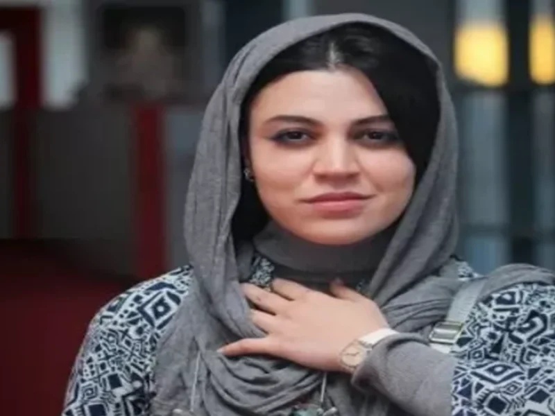 شیدا خلیق با شلوار گل گلی