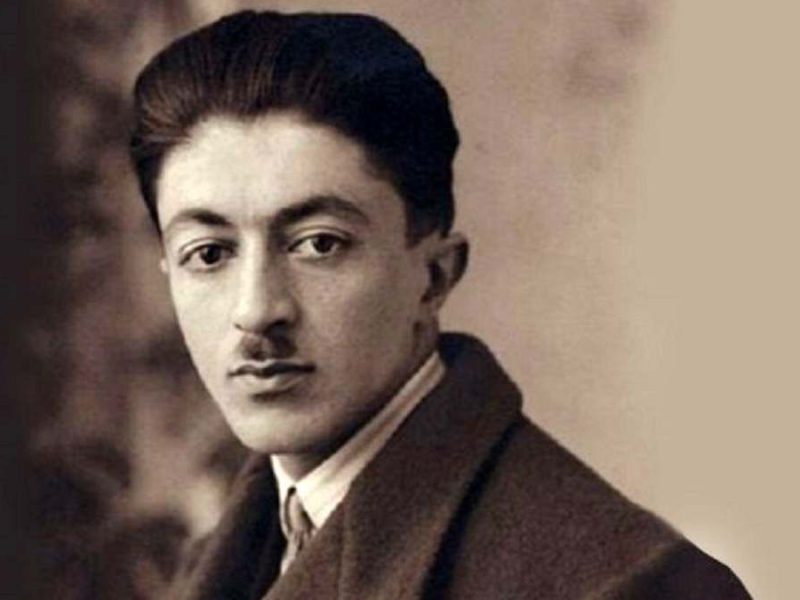 سفر در زمان؛ «صادق هدایت» در دهه 20؛ «معصومه دَده‌بالا» در دهه 50