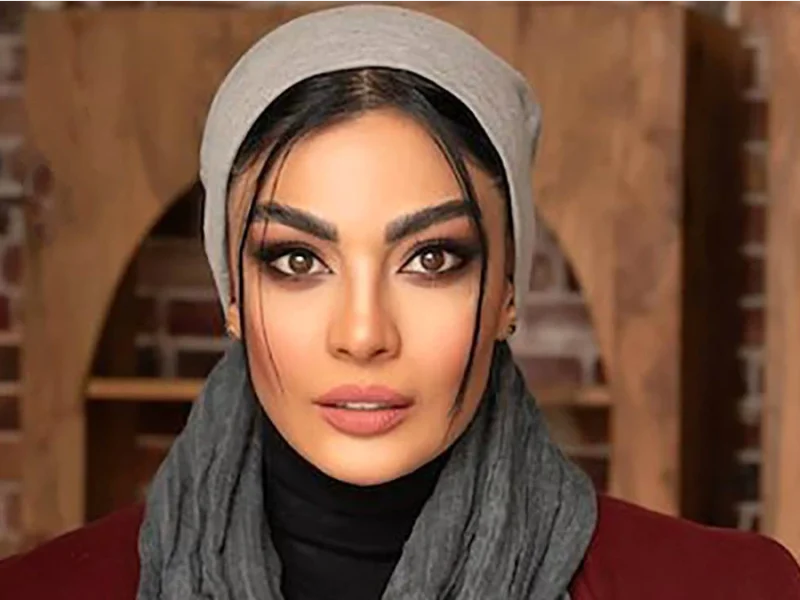 صحرا اسداللهی در ۳۳ سالگی اش میان یک خیابان
