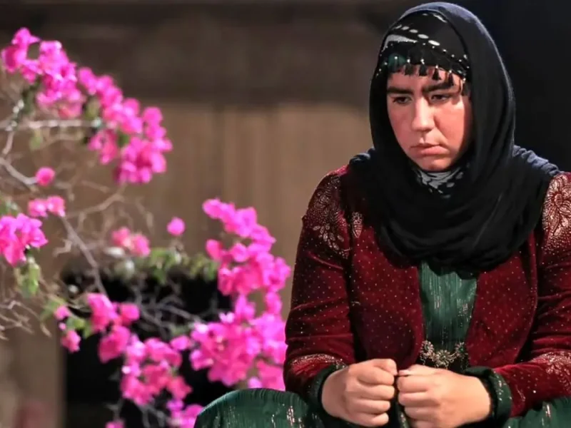 عکس‌های جذاب صهبا شرافتی «روناک و نورالدین» در پشت صحنه سریال نون خ