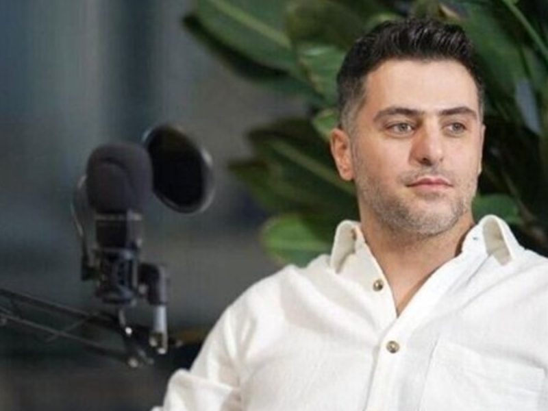 چهره جدید «علی ضیا» مجری تلویزیون بعد