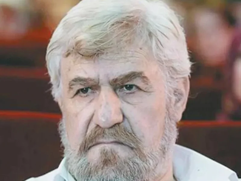 عنایت بخشی به دلیل عفونت و شرایط نامساعد جسمی در بیمارستان بستری شد