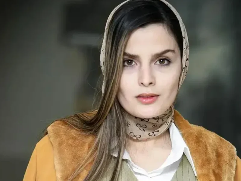 تصویر روز | غزاله اکرمی در اکران «شاه نقش»؛ بازیگر با جلیقه و پالتوی خزدار غزاله اکرمی در اکران «شاه نقش»؛ بازیگر با جلیقه و پالتوی خزدار