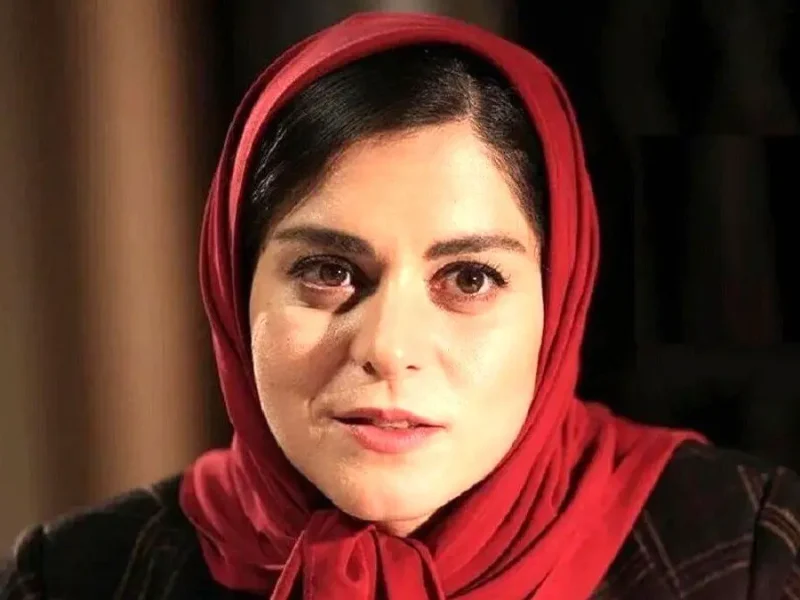 عکس؛ استایل هوشمندانه توربان و پیراهن گره‌دار کلاسیک غزل شاکری در جشن حافظ