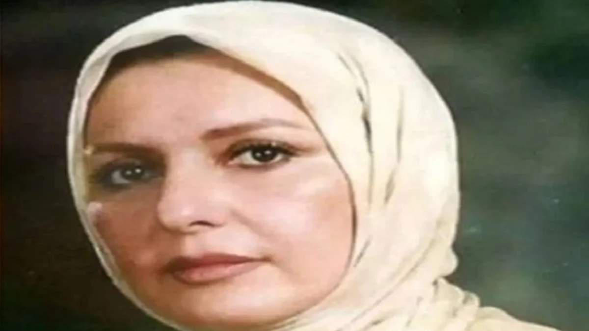 فائقه آتشین در آغوش پدرش در 2 و 5 سالگی