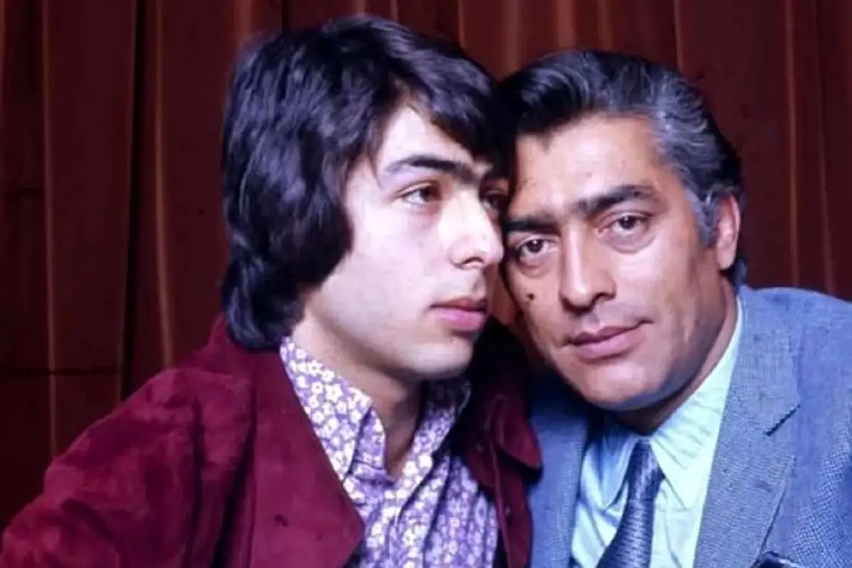 عکس فردین به همراه پسرش «سعید» در یک کافه در تهران دهه ۵۰