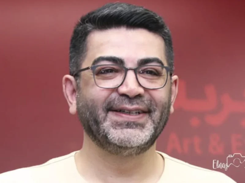 فرزاد حسنی مجری تلویزیون و برنامه پرطرفدار کوله پشتی