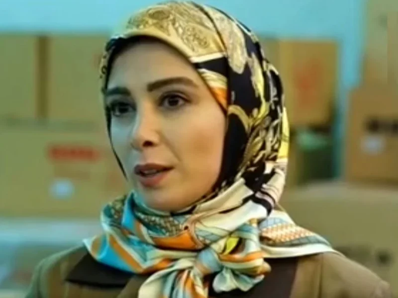 تینا وصال در کنار جواد جوادی و مسعود تابش در پشت‌صحنه بچه مهندس