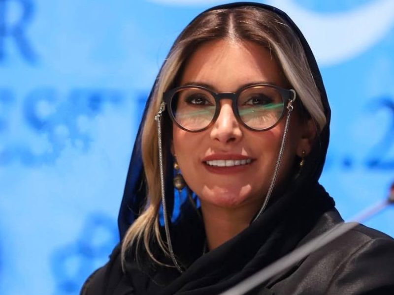 فریبا نادری برنده سیمرغ بلورین بهترین بازیگر نقش اصلی زن در جشنواره فجر