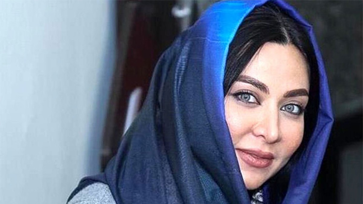 مادر فقیهه سلطانی به همراه دختران و نوه هایش