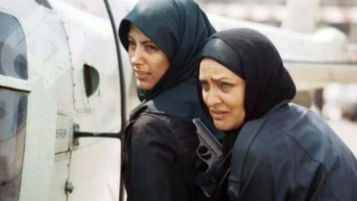 عکس «لادن طباطبایی» در پشت صحنه اولین فیلم سینماییاش سال 1374