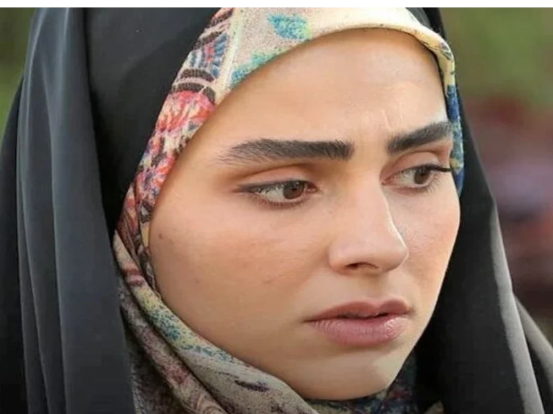 تصویر روز | لاله مرزبان با استایلی عجیب لاله مرزبان با استایلی عجیب