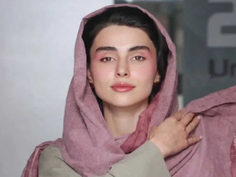 عکس پشت صحنه از آرام چراغی و لاله مرزبان بازیگران سریال آنام در اتاق گریم عکس پشت صحنه از آرام چراغی و لاله مرزبان بازیگران سریال آنام در اتاق گریم