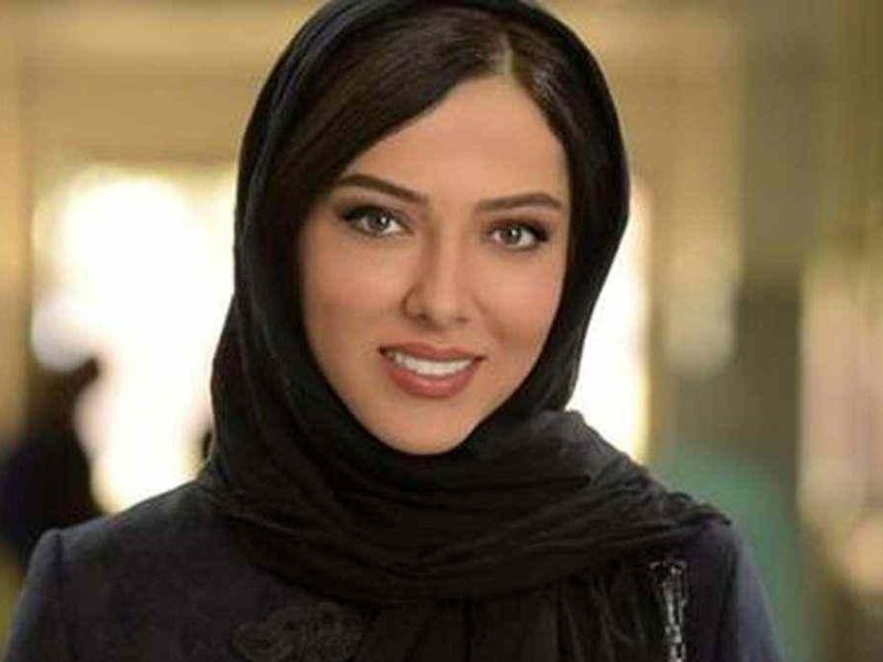 لیلا اوتادی در کنار احمد مهرانفر
