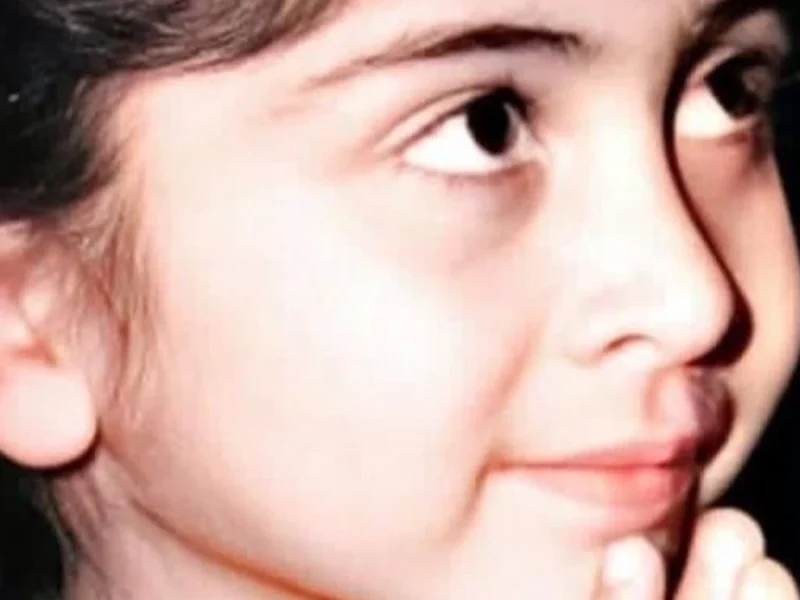 لیلا فروهر در کودکی در کنار پدرش دهه 40